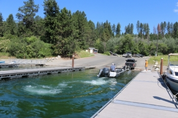A picture of the boat launch in Farragut State Park.