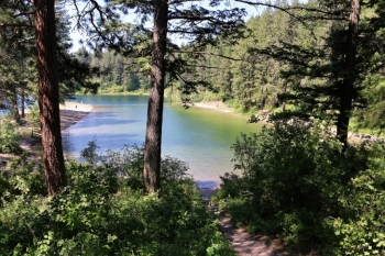 A picture of Beaver Bay in Farragut State Park.