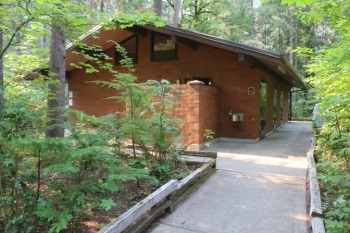 A guide to camping at Susan Creek Recreation Site on the beautiful North Umpqua River.