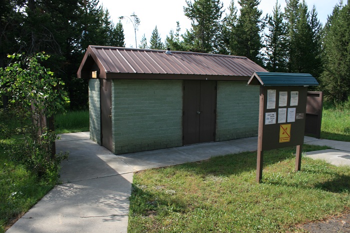 The restroom for Loops F and G.