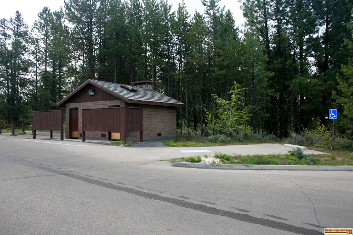 The restrooms have flushing toilets.