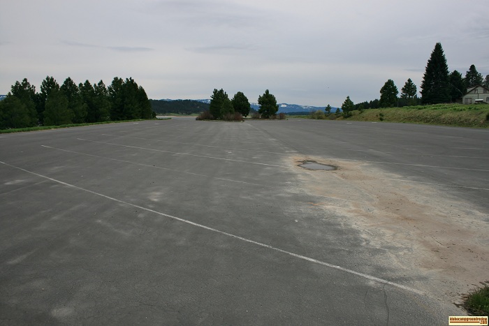 Campbell Creek has this nice large parking area for your rig.