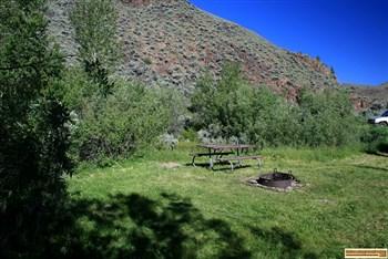 I have a hard time caming this a campground and there is only one camp site.