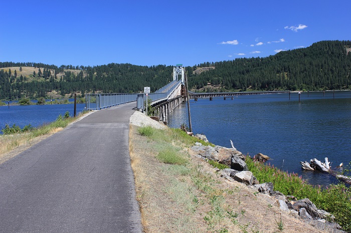 The bridge across the lake.