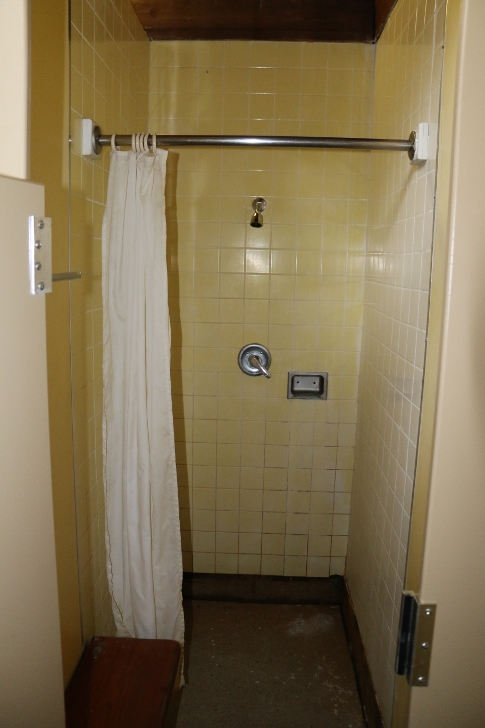 Yes, there are showers!
