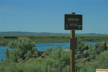Moonstone Access Camping on the Magic Reservoir.