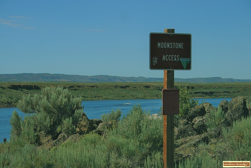 Moonstone Access Camping on the Magic Reservoir.