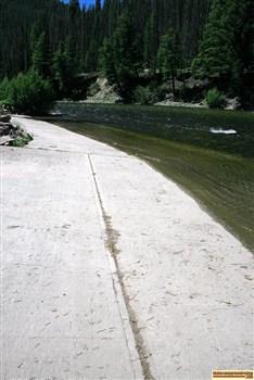 This boat ramp has an extended water front area.