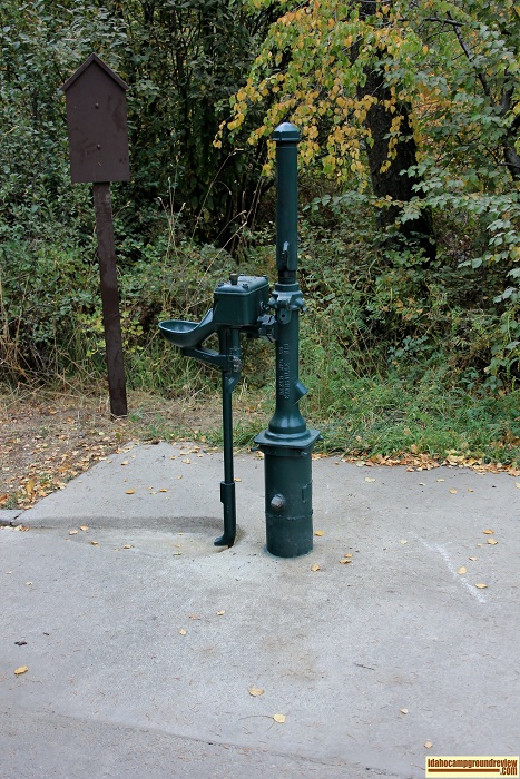 Rattlesnake Campground sign.
