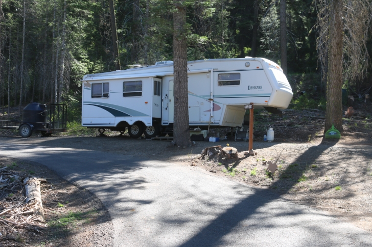 Camping in Sagehen Creek Campground at Sagehen reservoir.