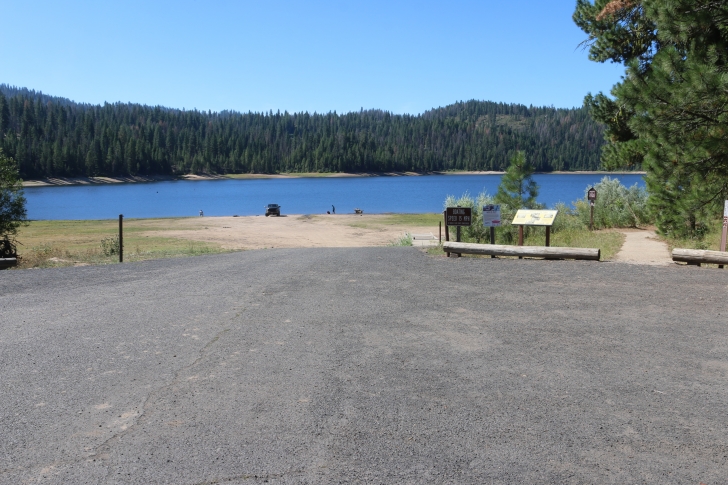 Camping in Sagehen Creek Campground at Sagehen reservoir.