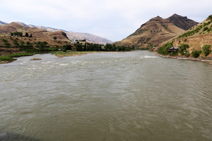 A picture of the Salmon River from the bridge by Swiftwater RV Park.