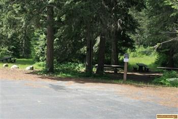 A picture of the small picnic area in Wendover Campground