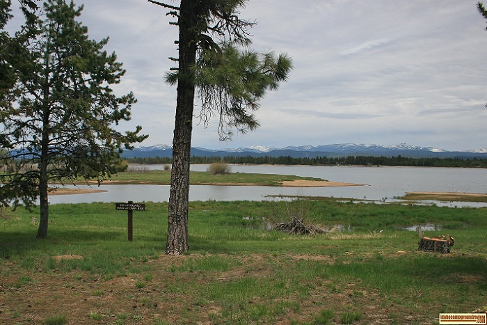 A picture of the swimming beaches and picnic area in West Mountain Campground