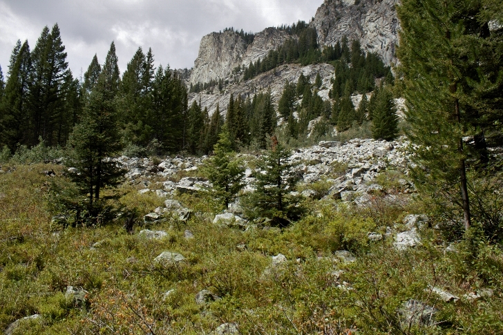 Hiking to Alice Lake in the Sawtooth Mountains of Idaho.