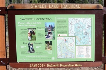 Hiking to Hanson Lakes from Stanley Lake Trailhead
