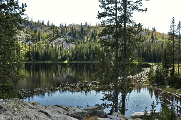 A picture of Hidden Lake.