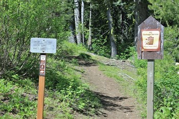 Hiking to Skein And Raft Lakes