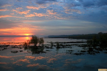 Sunrise over Lake Lowell near Nampa, Idaho November 2010