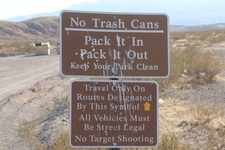 Camping on Eight Mile Road on Lake Meade in Nevada