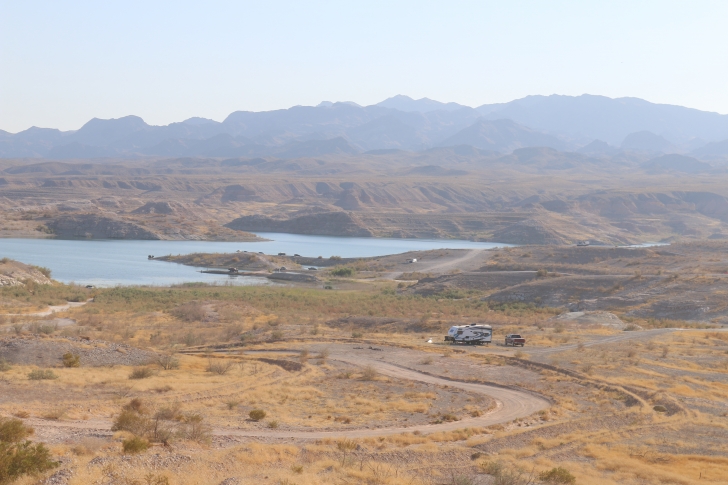 Free camping on Eight Mile Road at Lake Meade in Nevada