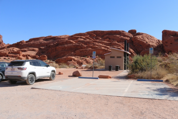 A guide to Valley of Fire State Park in Nevada.