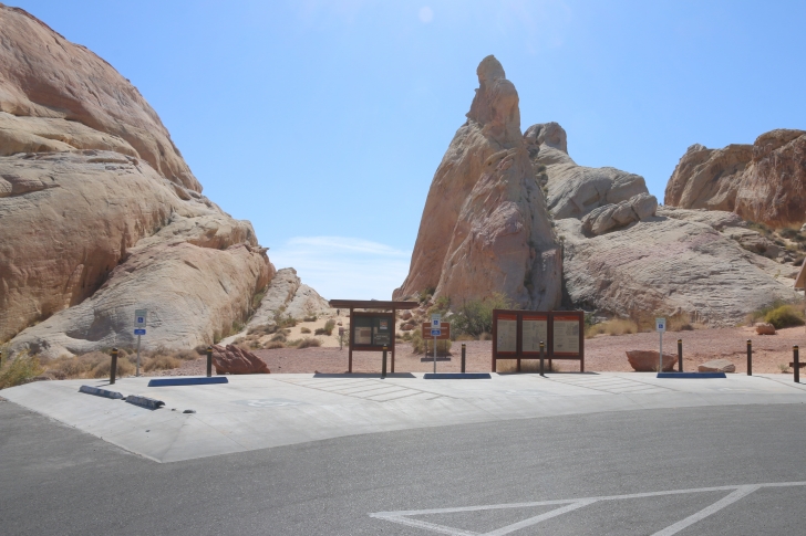 A guide to Valley of Fire State Park in Nevada.
