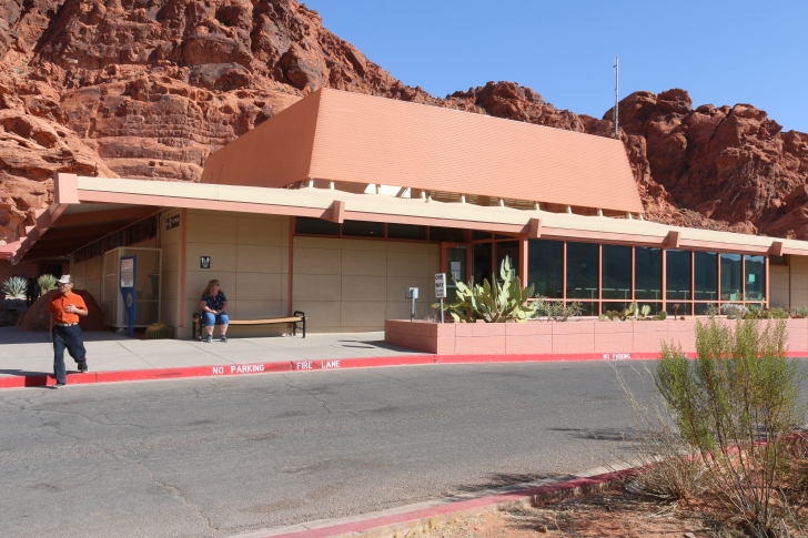 A guide to Valley of Fire State Park in Nevada.