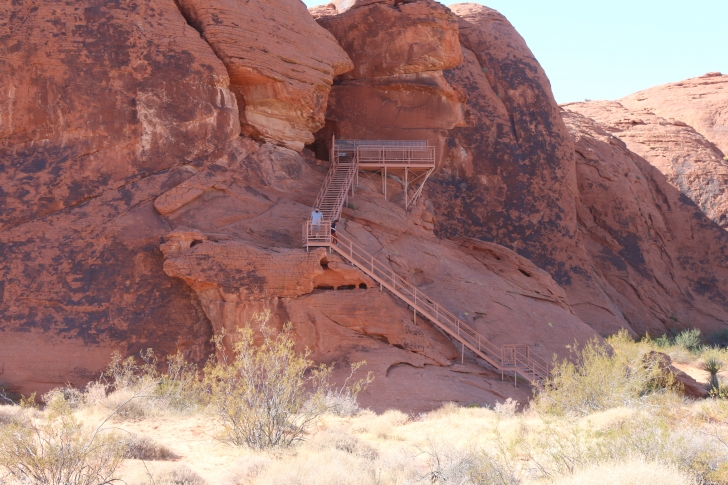 A guide to Valley of Fire State Park in Nevada.