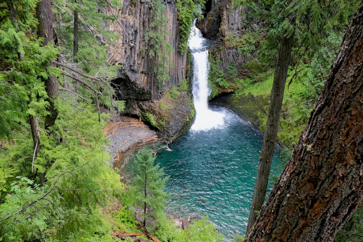 Hiking to Toketee Falls on Oregon's North Umpqua River.